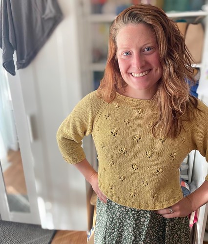 I posted this before when the sleeves were still on waste yarn! Here is Christina’s finished 202-5 Raspberry Kiss Jumper by Drops Design knit using Garnstudio Drops Belle.