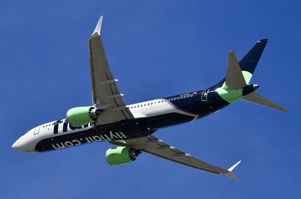C-FLEJ “902” Flair Air 737-Max 8 showing off its underside… | Flickr