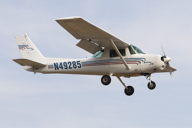 Private Cessna 152 N49285