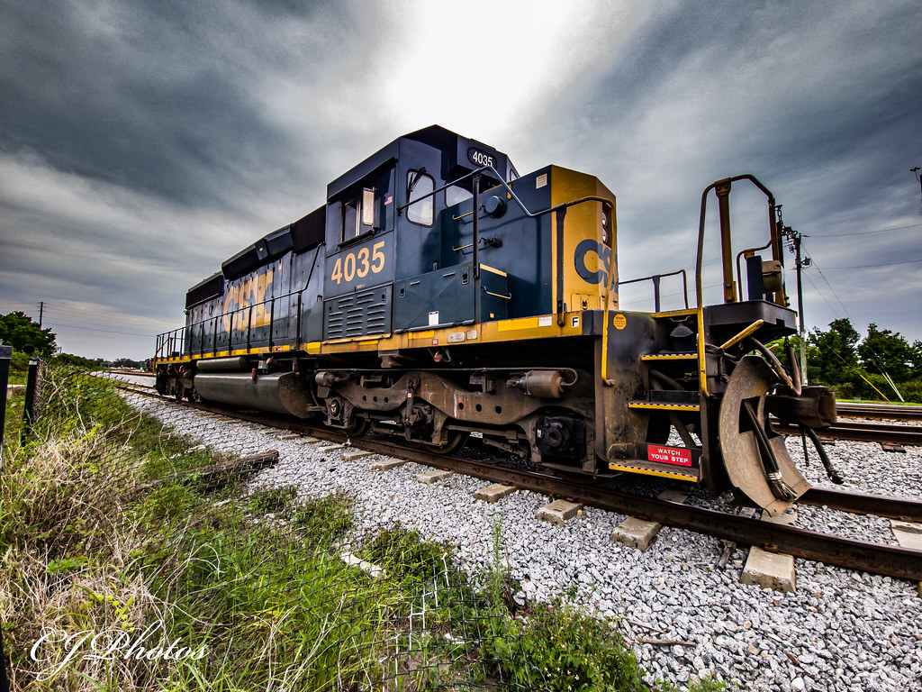 Rebuild boi | CSXT 4035, an SD40-3 sits in Taft. | Christian Johnson ...