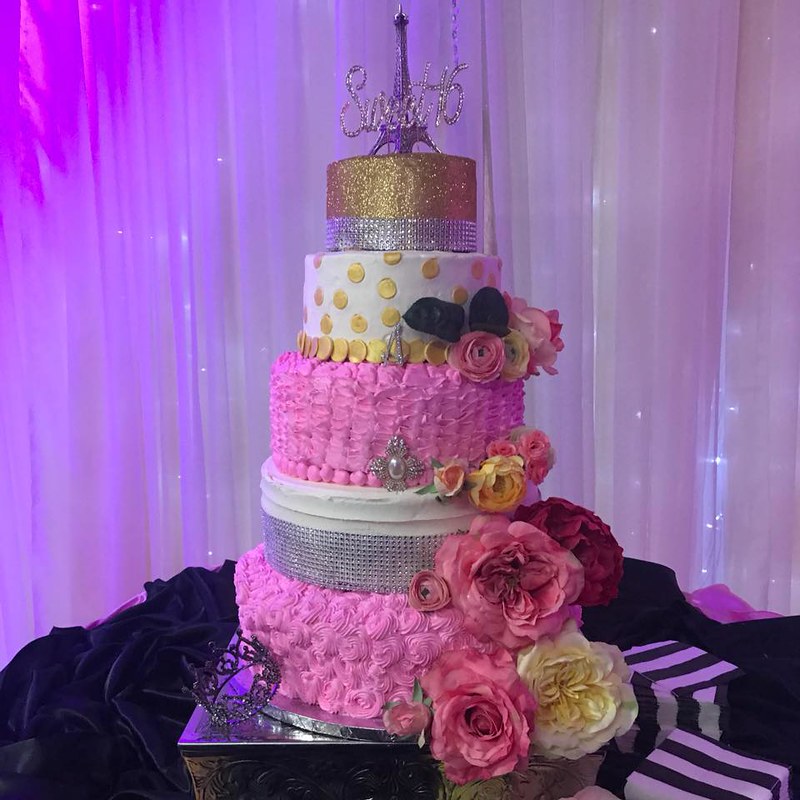 Cake by Pasley’s Cakes & Treats