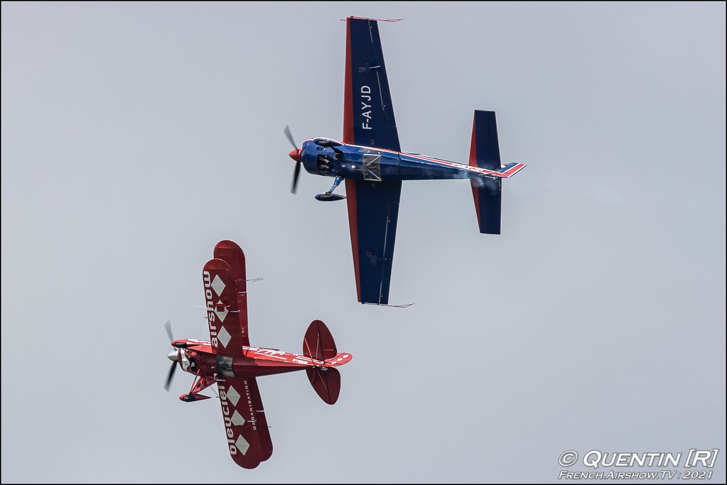 The Acrobats bleu ciel airshow pitts S2b Extra 260 Fly-in LFBK Saint-Yan Canon Sigma France lens Meeting Aerien 2021