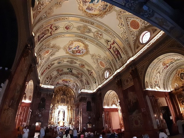 Interior de la Basilica de la Macarena