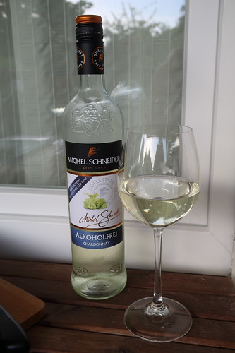 Entalkoholisierter Chardonnay (alkoholfreier Weißwein von der Weinkellerei Michel Schneider in der Pfalz)
