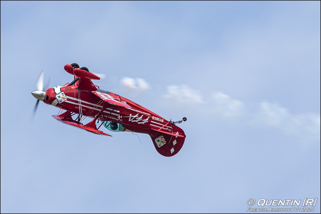 The Acrobats bleu ciel airshow pitts S2b Extra 260 Fly-in LFBK Saint-Yan Canon Sigma France lens Meeting Aerien 2021