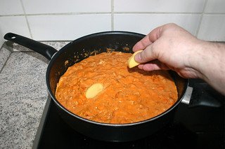 23 - Add potato (because oversalted)  / Kartoffel hinzufügen weil versalzen