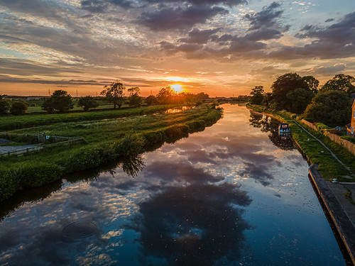 DJI Mavic Air 2 by skalamanga, Sunset looking down the canal at Barnby Dun.doncaster england barnbydun unitedkingdom