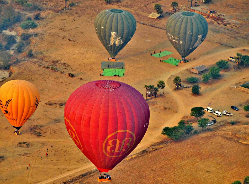 MYANMAR, Burma - Ballonfahrt  früh morgens über das historische Bagan, 78362/13781