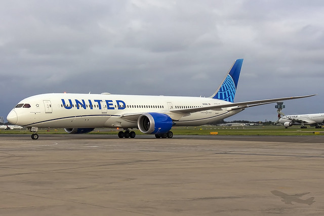 United Airlines Boeing B787-9 'Dreamliner' N25982 UA2795/UAL2795 SYD-YSSY -2037