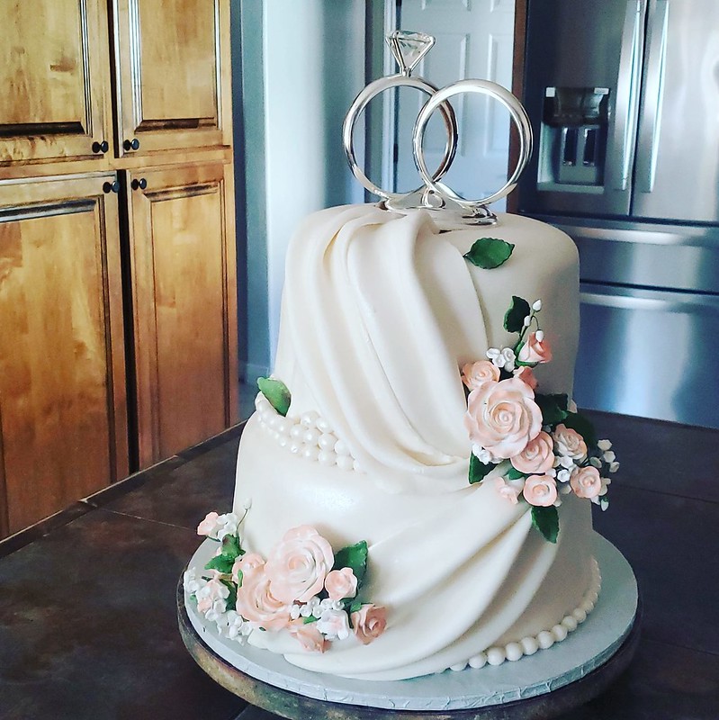 Cake by Aylin's Bakery