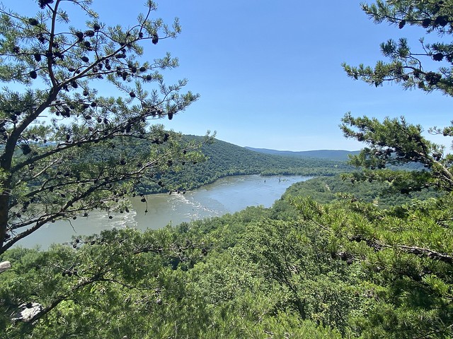 View of the Potomac River from Weverton Cliffs