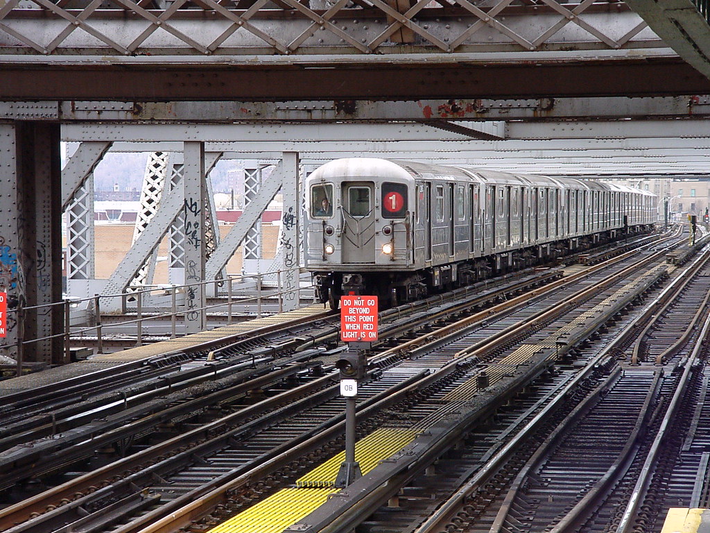 US NY NYC Subway R-62A Broadway Bridge (Rt 1) IRT West Side Line 3-12-2000 (6123)