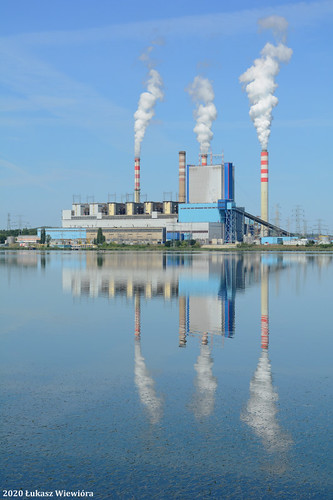 ZE PAK S.A. Elektrownia Pątnów. | Spółka ZE PAK S.A., elektrownia Pątnów. by Przemysłowy Aspekt Świata, Panorama Elektrowni oraz jej odbicie w spokojnej tafli Jeziora Gosławskiego, jednego z pięciu połącz