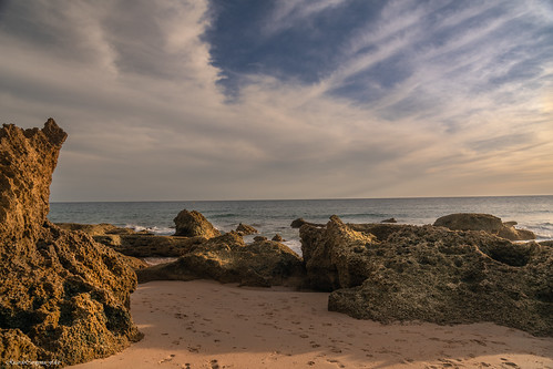 Rocks on the seashore - Rocas sobre la orilla by ricardocarmonafdez, Imagen capturada al atardecer en "Calas de Roche" en el município de Conil (Cádiz-Andalucí