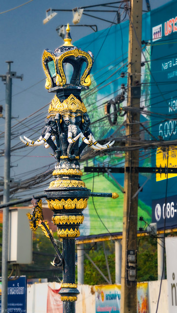 Street sculpture in Ayutthaya, Thailand.  787-Edita