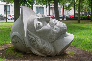 Granitkopf des heiligen St. Gereon im Park Gereonsdriesch, Skulptur von Iskender Yediler