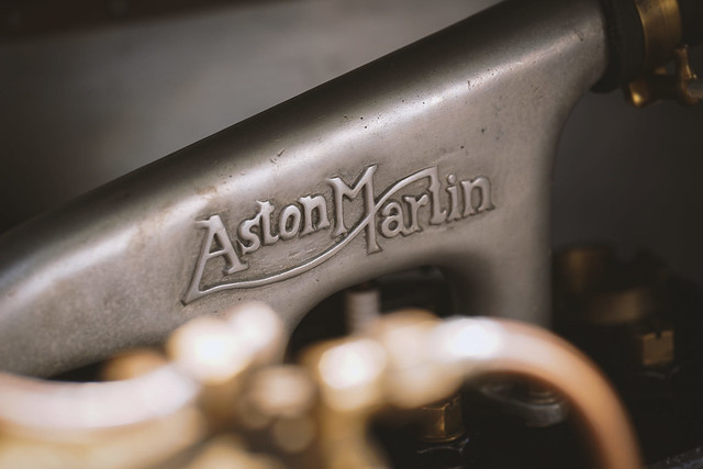 Aston-Martin-Vantage-Roadster-A3-2