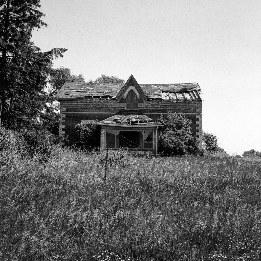 Abandoned FarmHouse on Highway 10 In Caledon ?wo