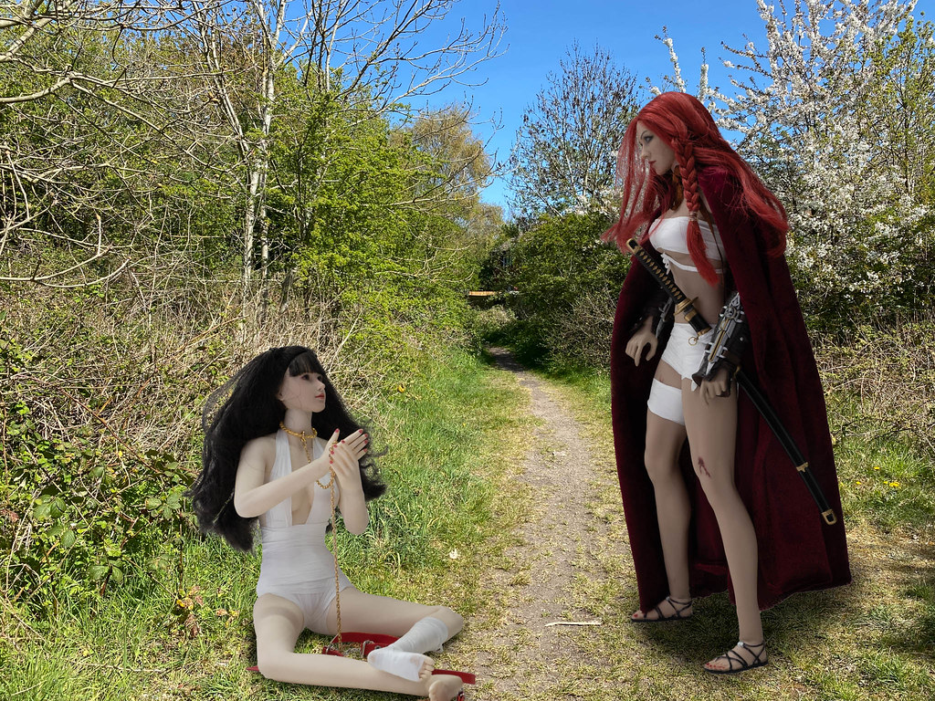 Red Sonja meets the Slave. 51271647942_f225022cf8_b