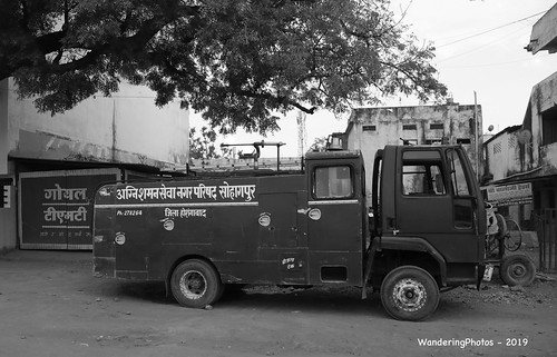 flickruploaded travel red transport indiansubcontinent india madhyapradesh sohagpur fireengine truck bw blackwhite cmwdblackwhite