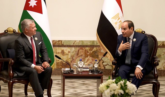 جلالة الملك عبدالله الثاني يلتقي الرئيس المصري عبدالفتاح السيسي في بغداد