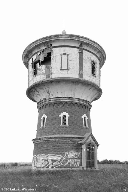 Miejska wieża ciśnień w Mogilnie. | Municipal water tower in Mogilno.
