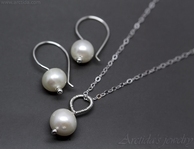 Handmade Pearl necklace and earrings set in sterling silver