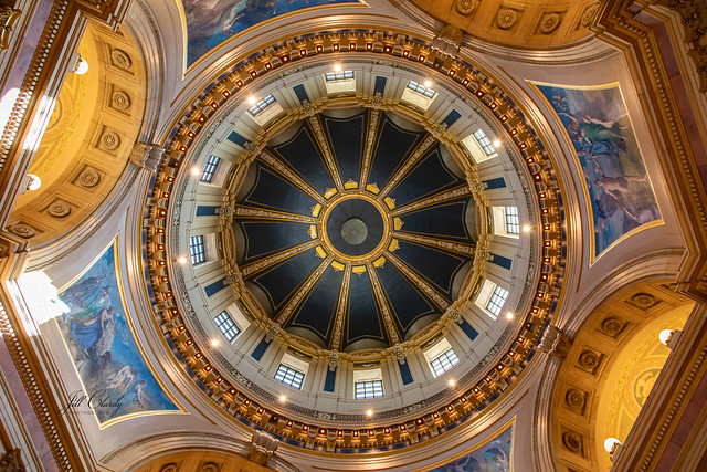 Armchair Traveling - Inside the Minnesota State Capitol Building