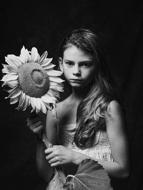 La jeune fille à la fleur