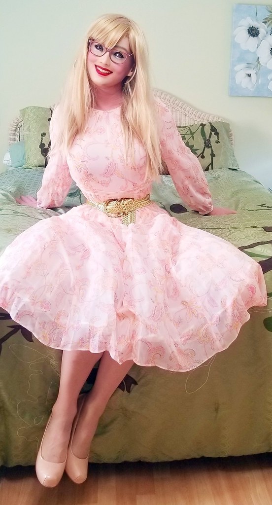 I feel so girly in my new pink summer dress!!!!