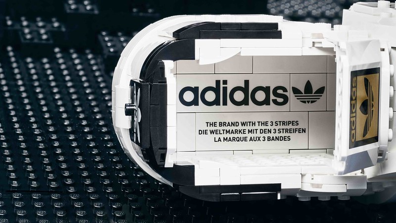 +adidas_Superstar_LEGO_16x9_Brick_Shoe_Detail_04
