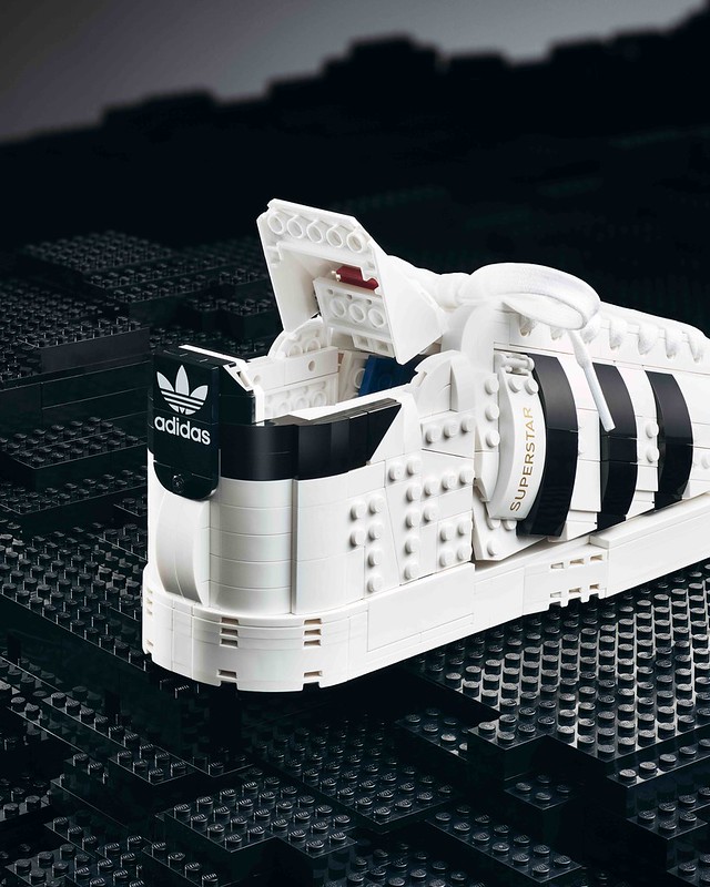 +adidas_Superstar_LEGO_4x5_Brick_Shoe_Detail_02