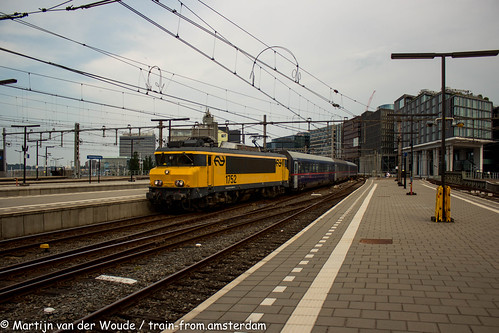 20210627_NL_Amsterdam-Centraal_NS 1752 with Nightjet