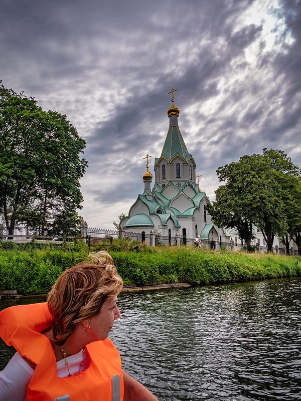 L'église orthodoxe russe vue du canal... 51281497207_46d03f97fa_c