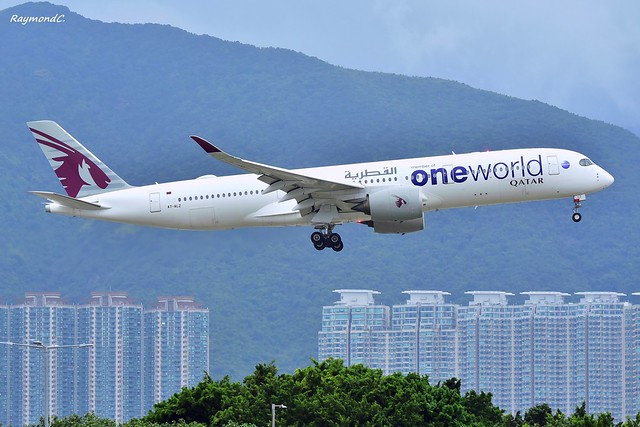 Qatar Airways Airbus A350-941 A7-ALZ (Oneworld livery).