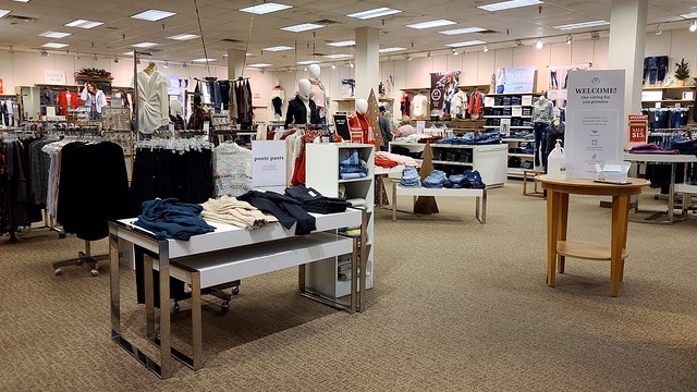 Maurices in Staunton Mall [03]