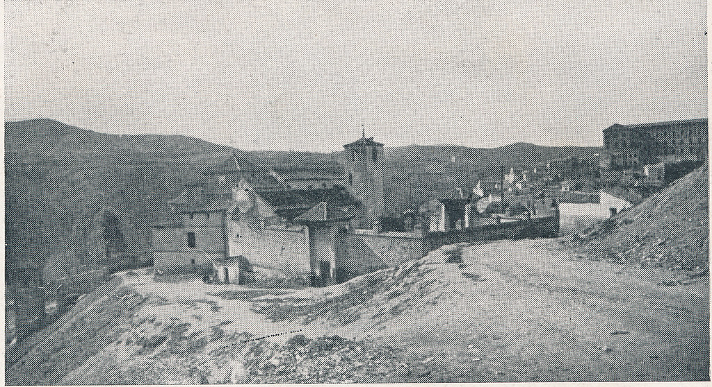 Iglesia de San Lucas. Foto incluida en el Plan General de Ordenación de Toledo publicado en 1945 en la Revista Nacional de Arquitectura. Colección personal de Eduardo Sánchez Butragueño.