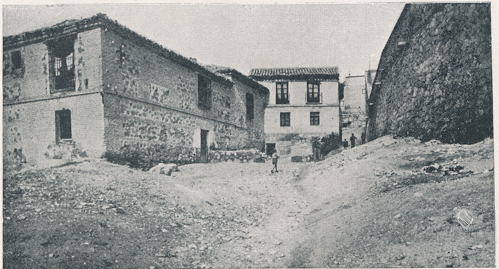Plaza de Santa Catalina. Foto incluida en el Plan General de Ordenación de Toledo publicado en 1945 en la Revista Nacional de Arquitectura. Colección personal de Eduardo Sánchez Butragueño.