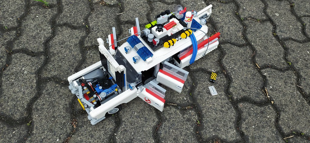 LEGO MOC Ecto-1 classic movies MOD by Linse