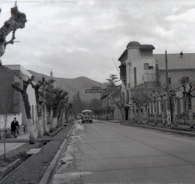 La Municipalidad de San Bernardo ha compartido una imagen del Teatro de San Bernardo en los años 60, es calle Arturo Prat, entre Victoria y Bulnes