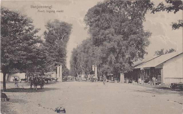 Banyuwangi - Entrance Market, 1920