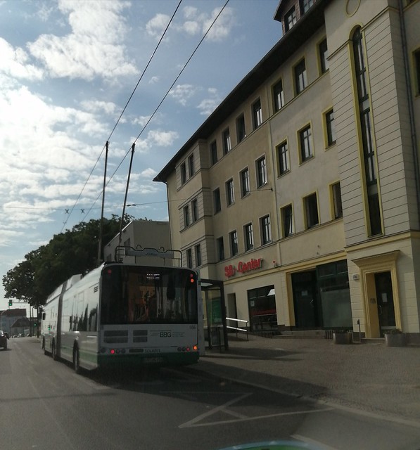 Linien Bus 🚎 mit Stromabnehmer auf dem Dach 👍, diese Busse fahren hier schon seit DDR Zeiten und sind immer pünktlich 😊!!!