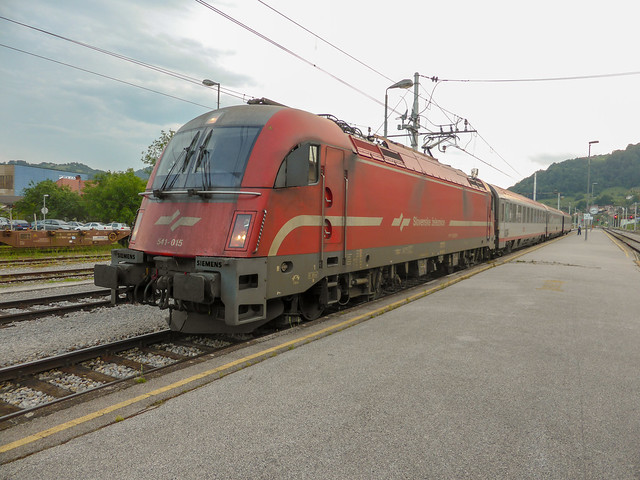 541015 at Sevnica on the 1653 Villach-Zagreb GL, 07 June 2016,