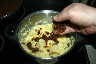 40 - Add caramelized onions / Karamellisierte Zwiebeln dazu-geben
