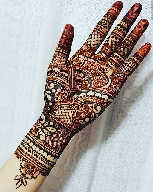 Simple Mehndi Design For Front Hand | Mehndi plays an import… | Flickr