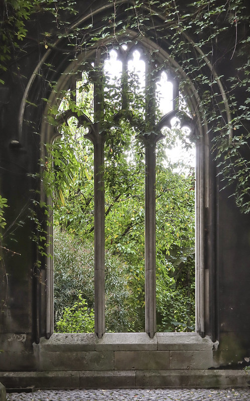 St Dunstan in the East Church Garden, London