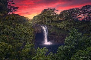 Last lights at Rainbow Falls - Hilo (Hawaii, USA)