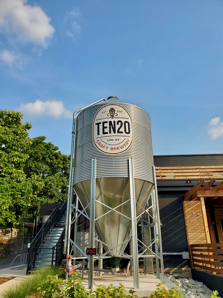 Ten20 Craft Brewery grain silo. Photo by howderfamily.com; (CC BY-NC-SA 2.0)