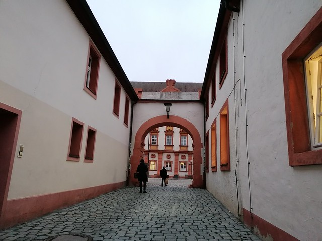 Altes Schloß - Durchgang zum Ehrenhof