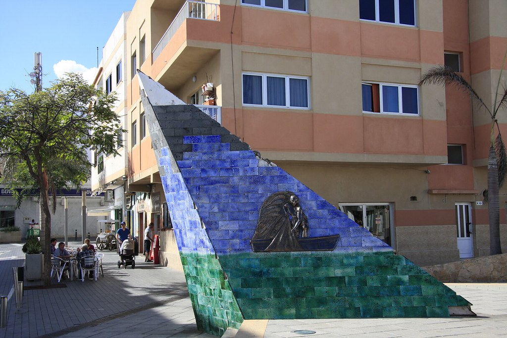 Plaza Patricio Calero, Monument of the Fisherman